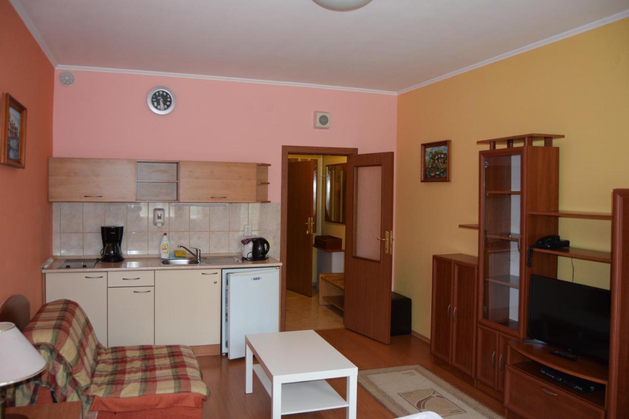Aparthotel Persey Flora Borowez
