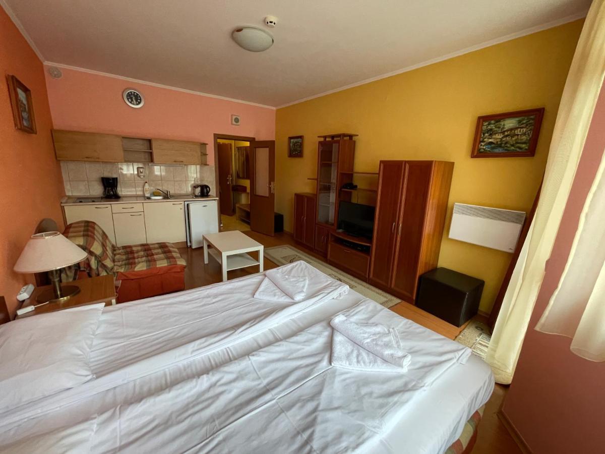 Aparthotel Persey Flora 4*