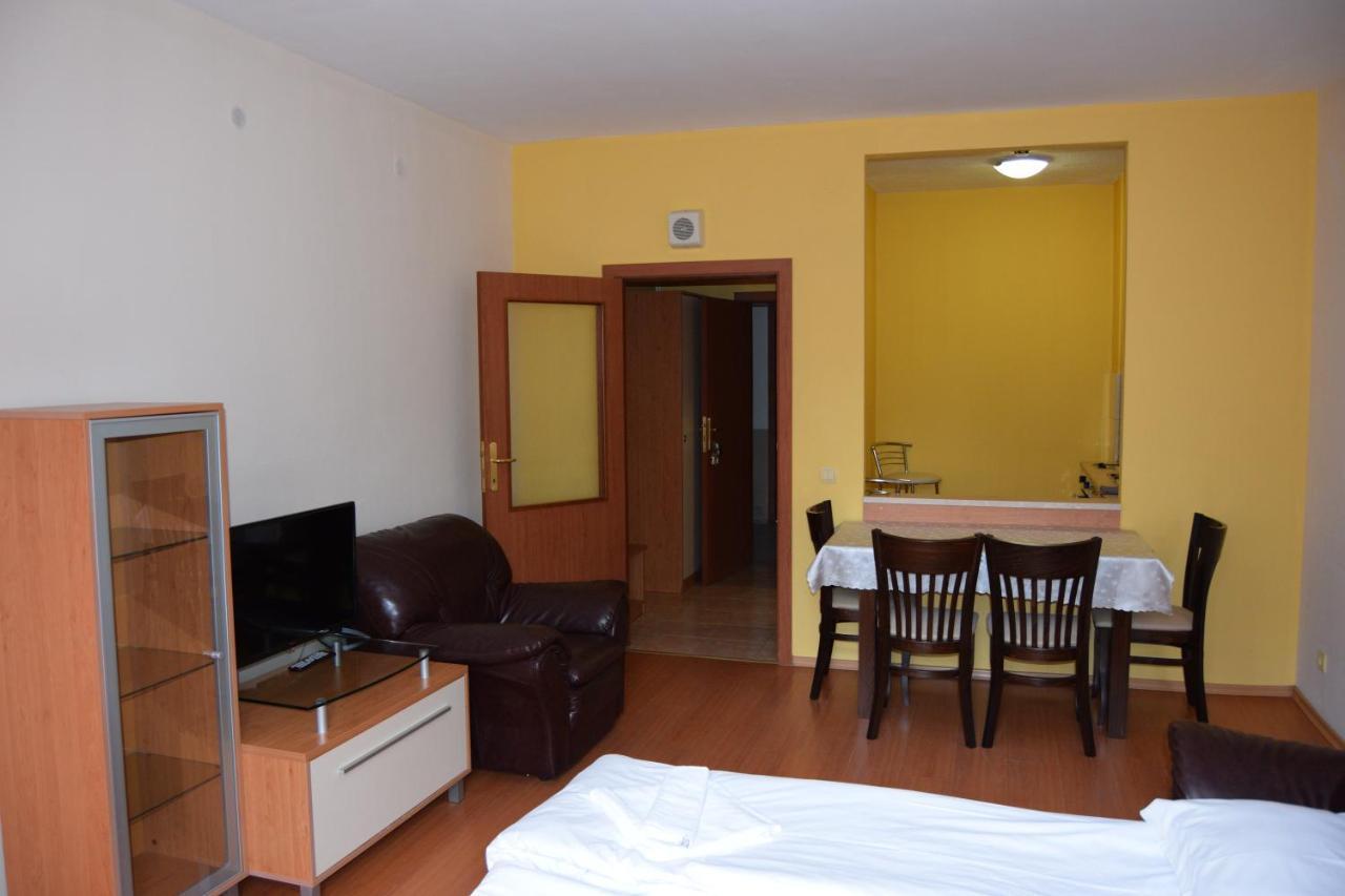 Persey Flora Aparthotel 4*