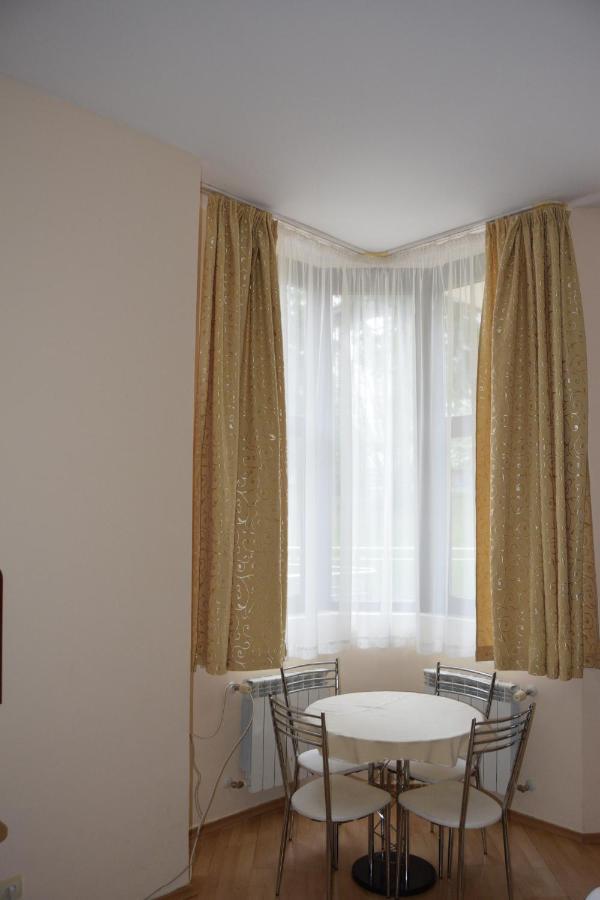 Persey Flora Aparthotel Borowez