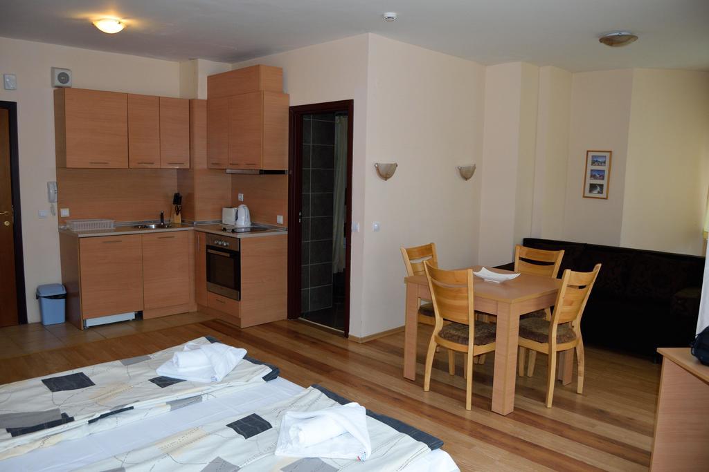 Persey Flora Aparthotel 4*