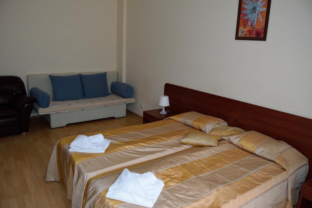 Persey Flora Aparthotel 4*