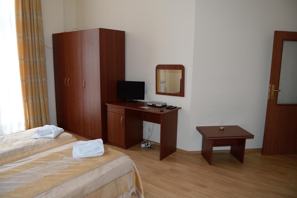 Aparthotel Persey Flora 4*